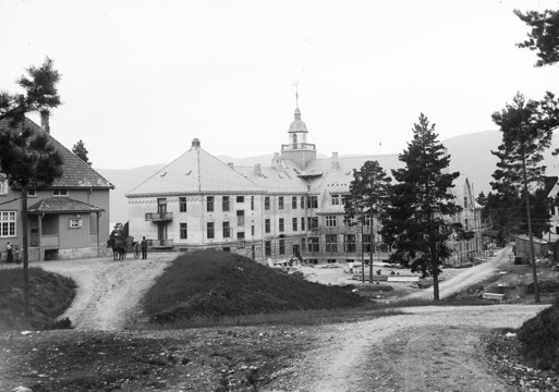 Svart hvitt eldre fotografi av Setesdal sanatorium